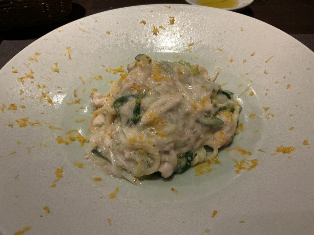 ルナ・エ・ガットの〆の温かいパスタ