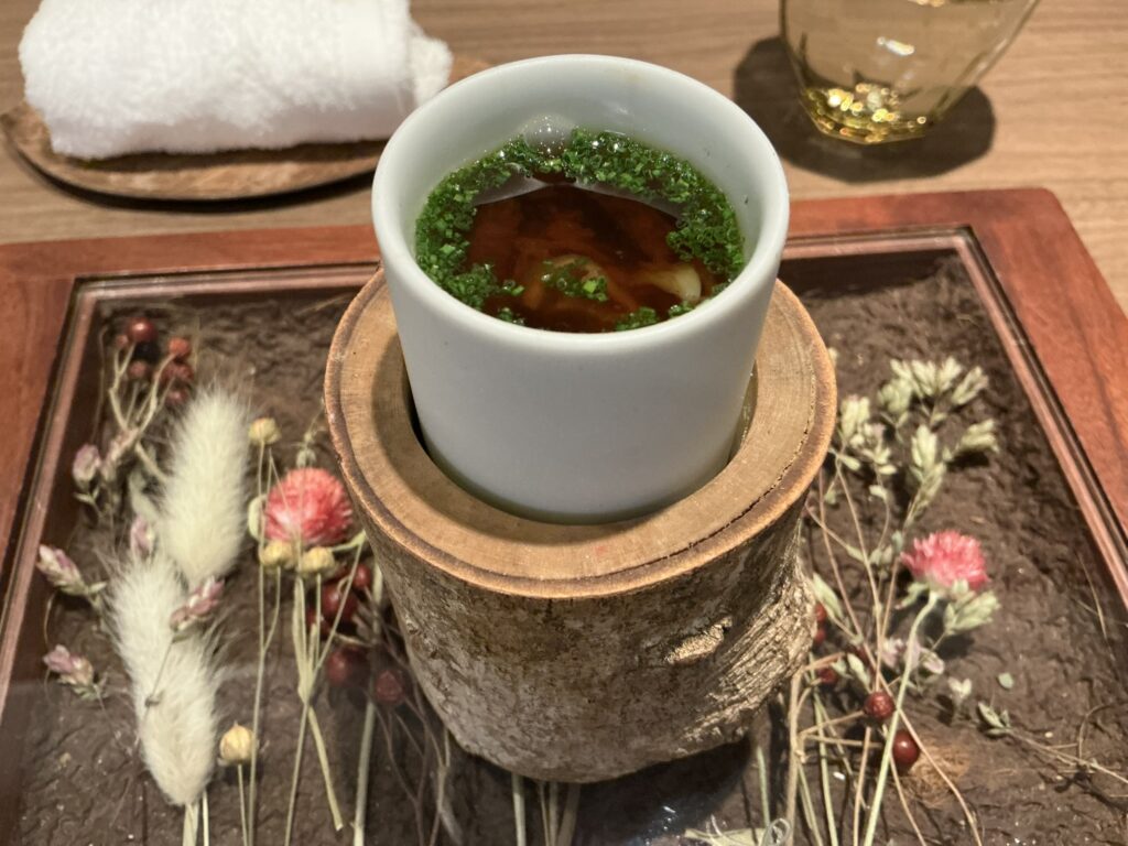 ラチュレの鹿のコンソメスープ