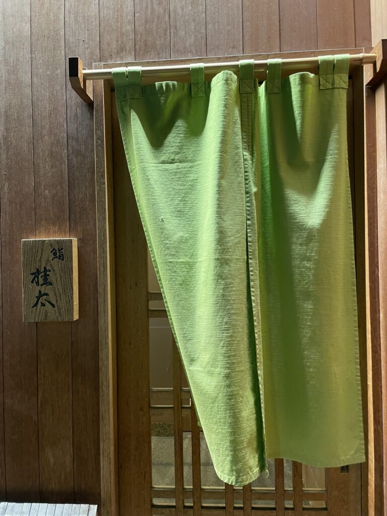 鮨桂太の玄関