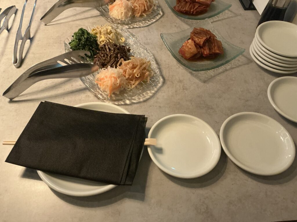 うしの絵のテーブルセット