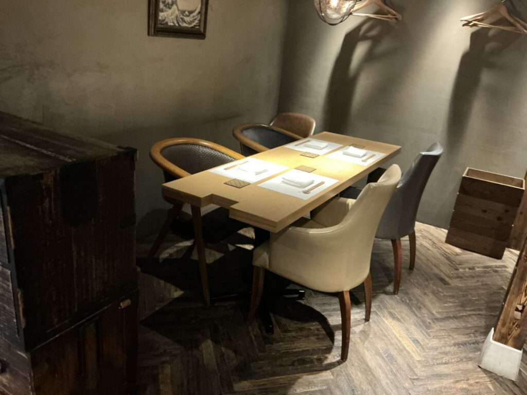 なみの上の店内