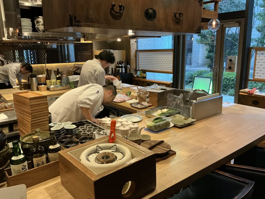 なみの上の店内