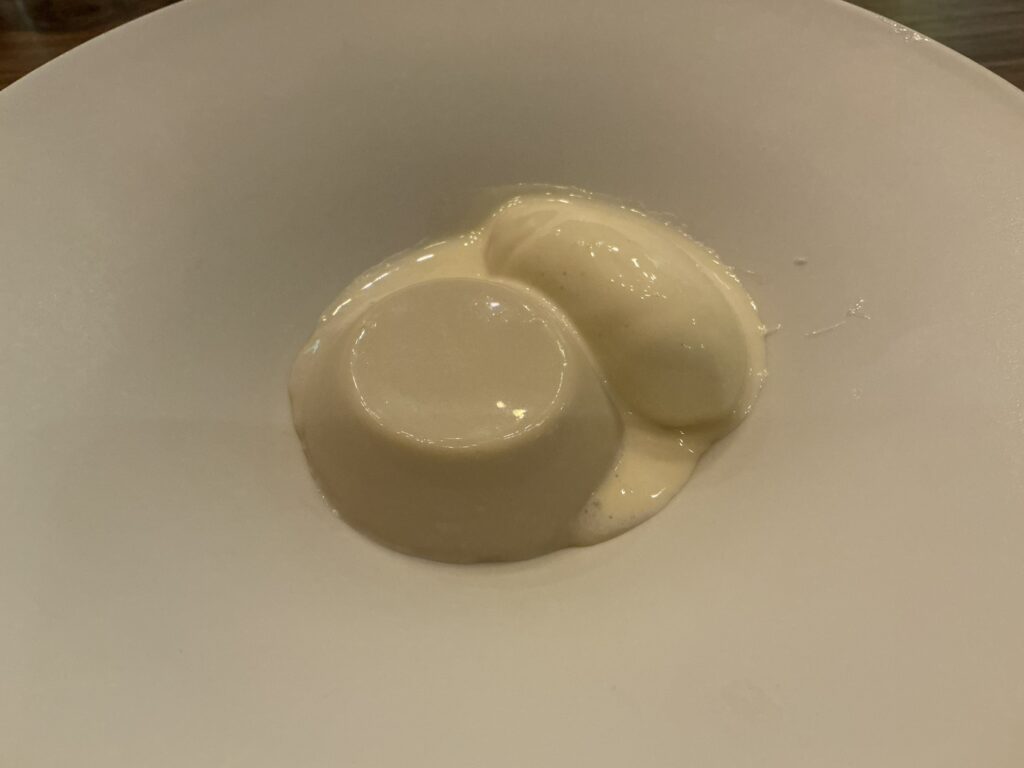 前芝料理店の紅茶のブランマンジェとイタリアのオレンジハチミツのアイス