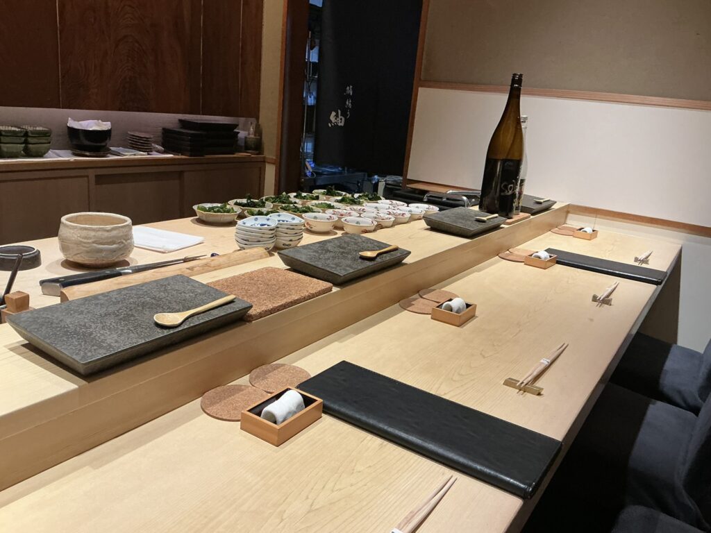 鮨結う紬の店内