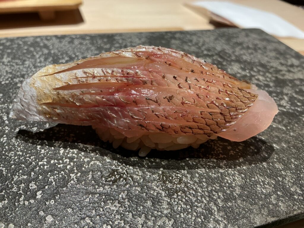 鮨結う紬のカスゴ