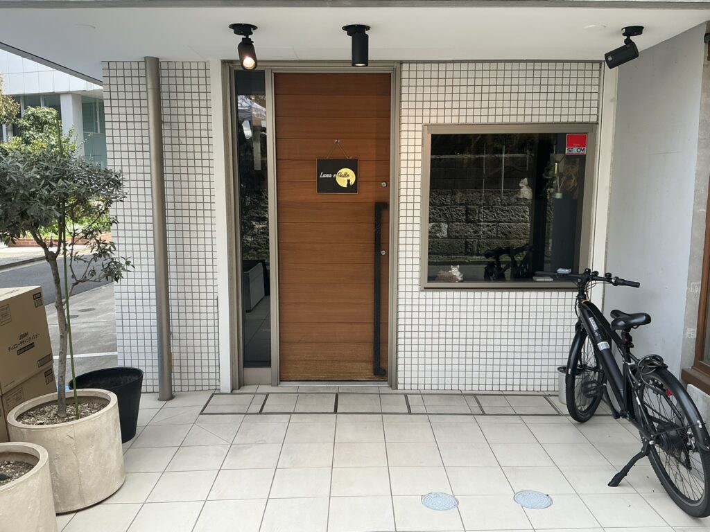 ルナ・エ・ガットの玄関