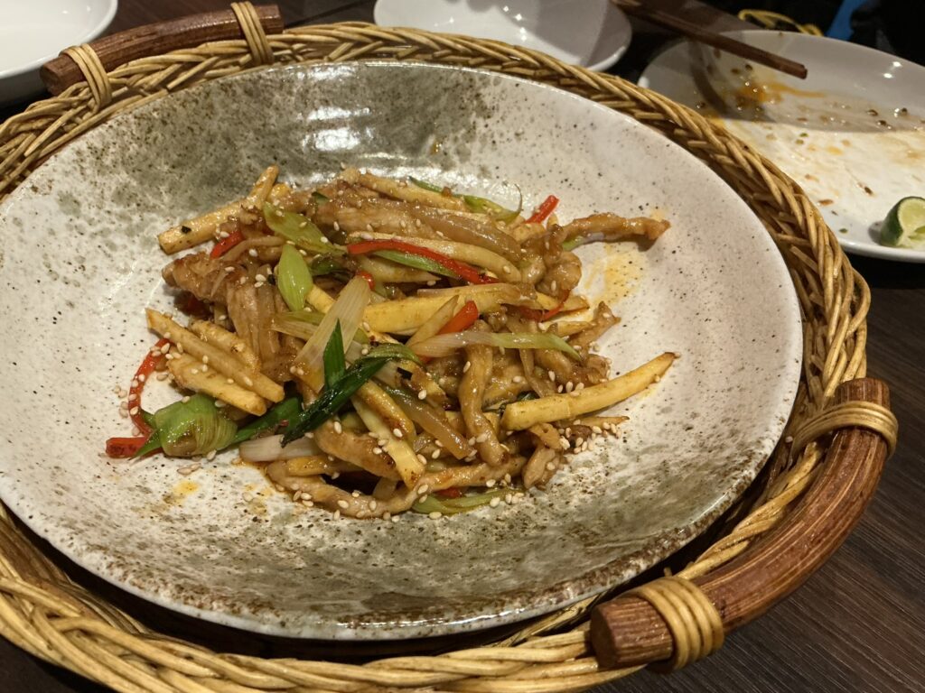 蓮香のコールラビ、生筍、豚肉の田舎風炒め