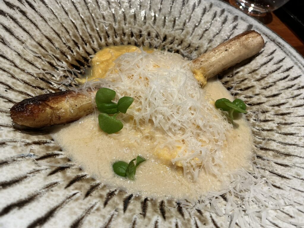 ルオーゴのヴェネト　ホワイトアスパラ　卵