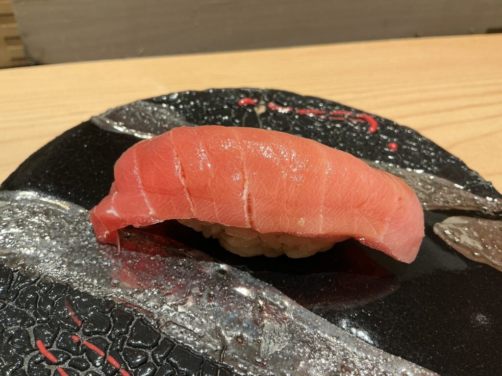 寿司清の背の血あいぎし