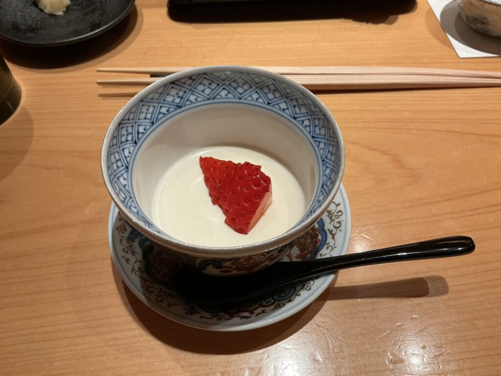鮨つぼみのイチゴのパンナコッタ