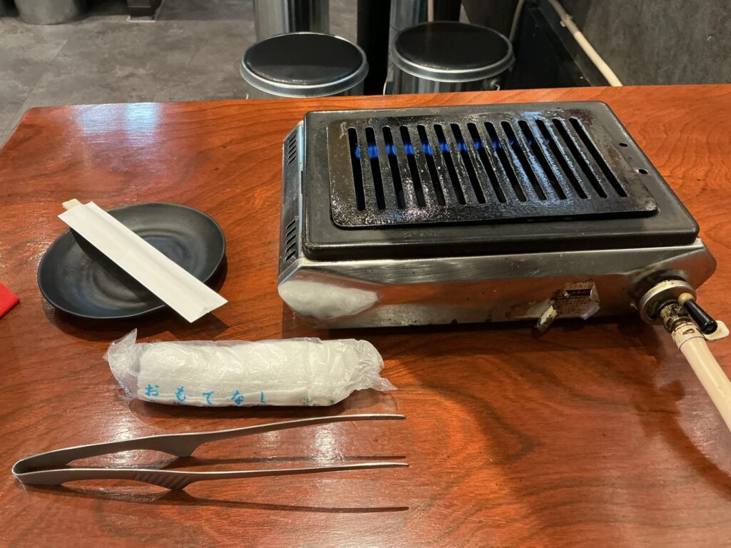 大阪焼肉うしとみのテーブルセット