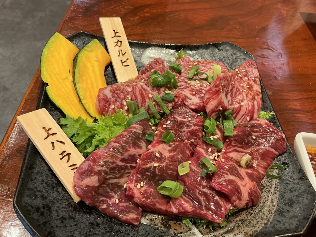 大阪焼肉うしとみの上ハラミ、上カルビ
