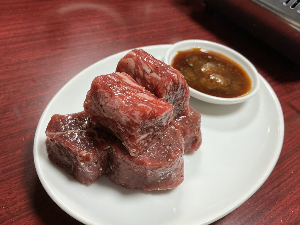 焼肉幸泉の赤身角切