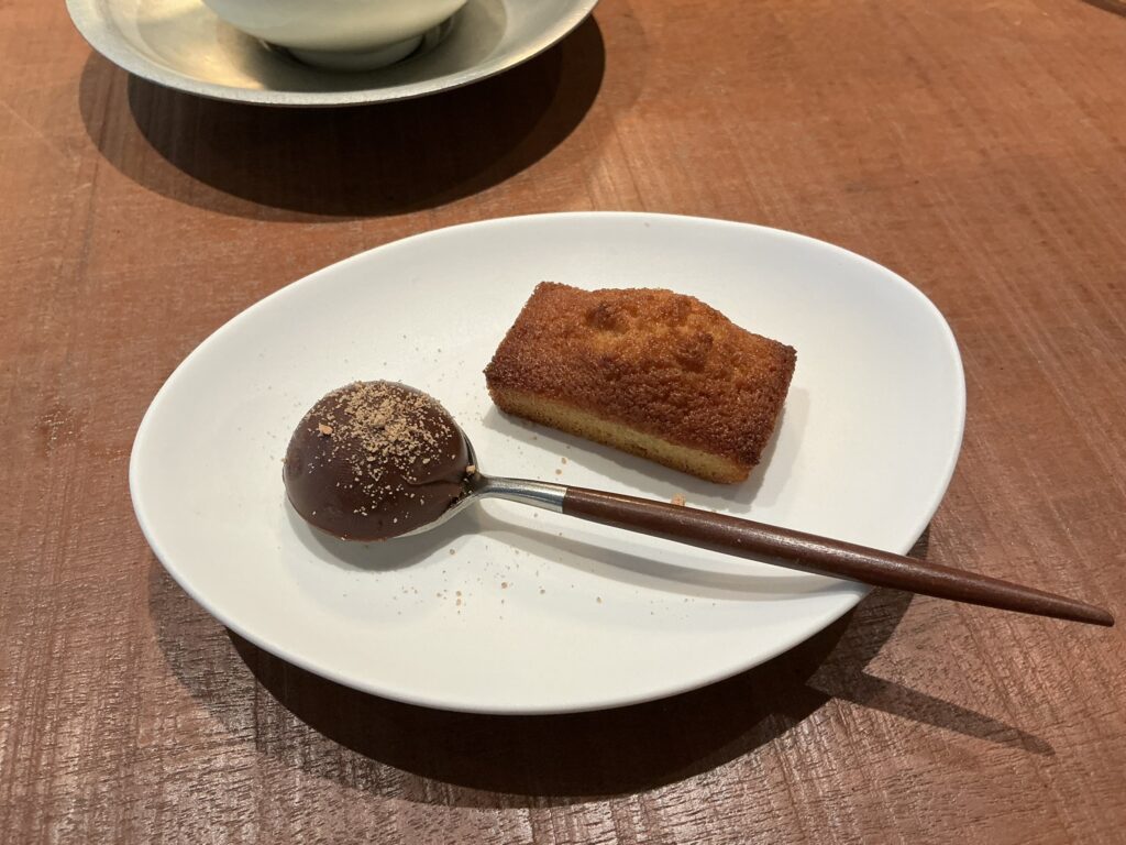 白土のフィナンシェと生チョコ