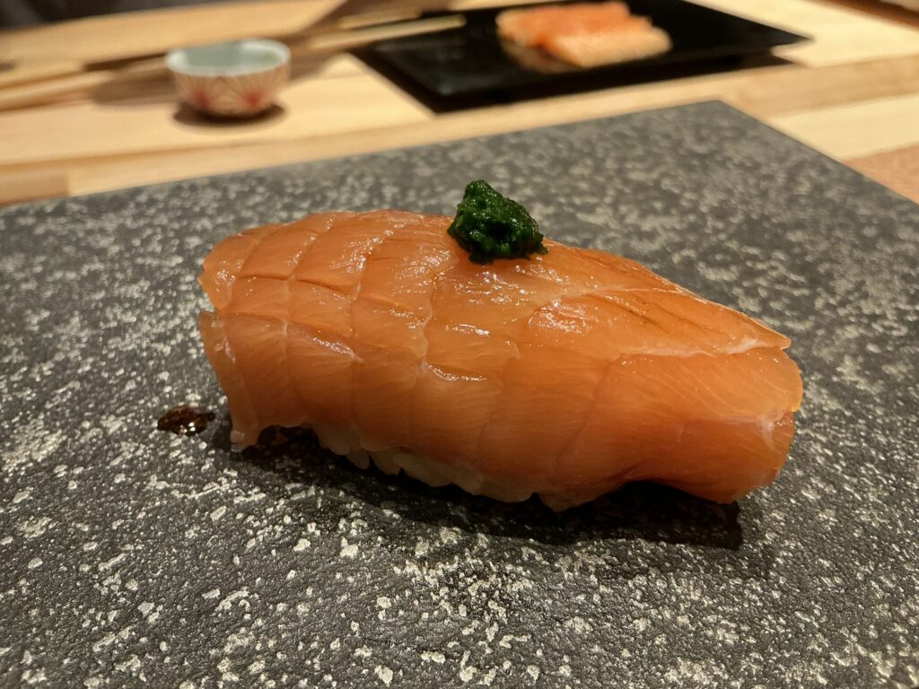 鮨結う紬のサクラマス