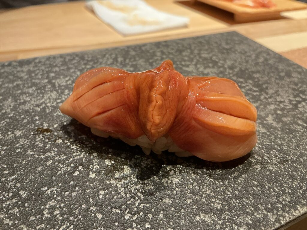 鮨結う紬のアカガイ