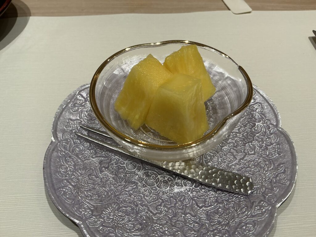 鮨みずかみのパイナップル