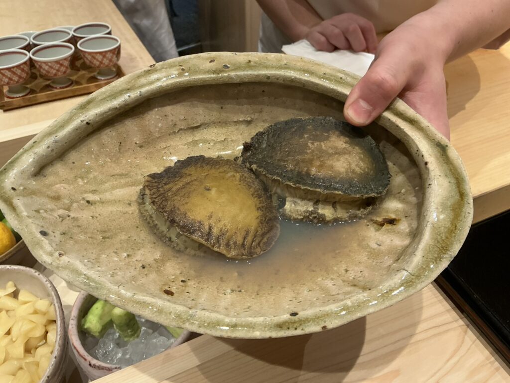 すし良月のアワビ