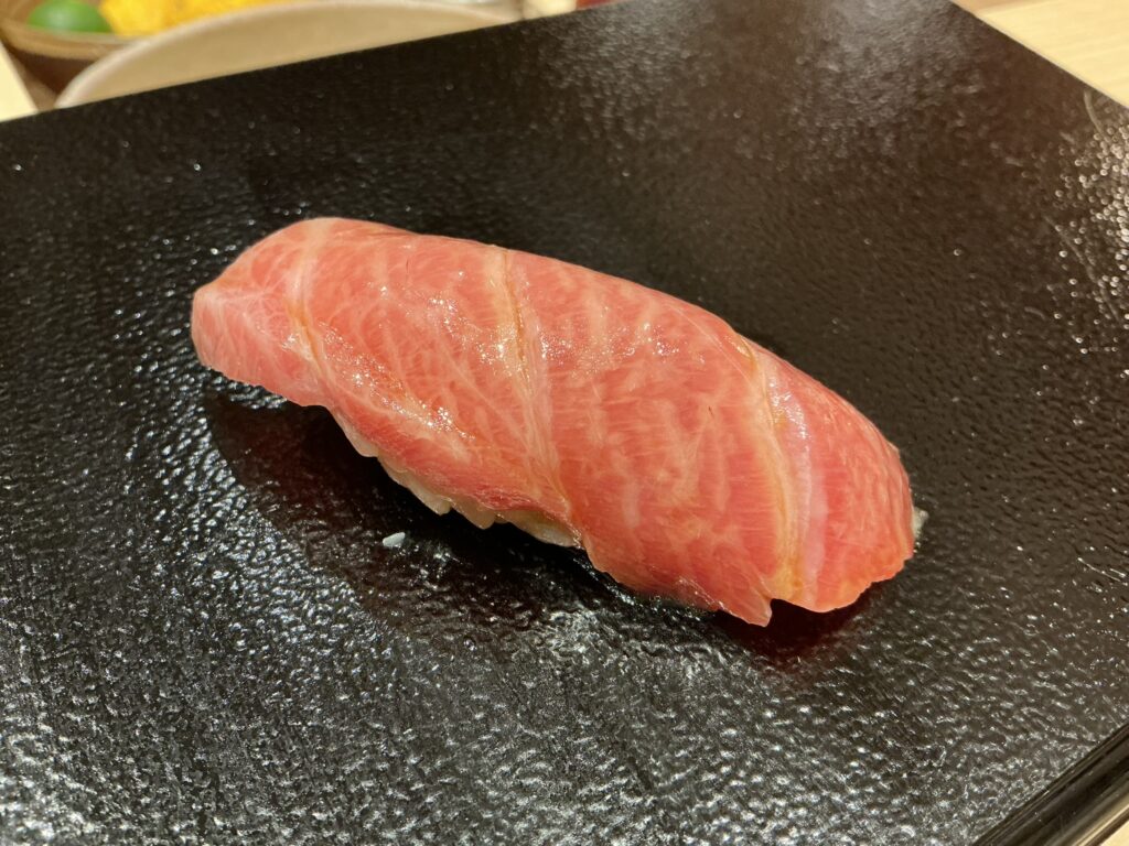 すし良月の大トロ