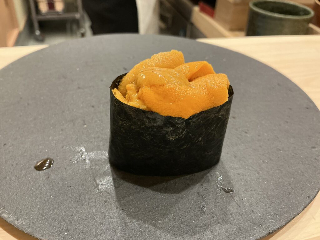 鮨かみなりのバフンウニ