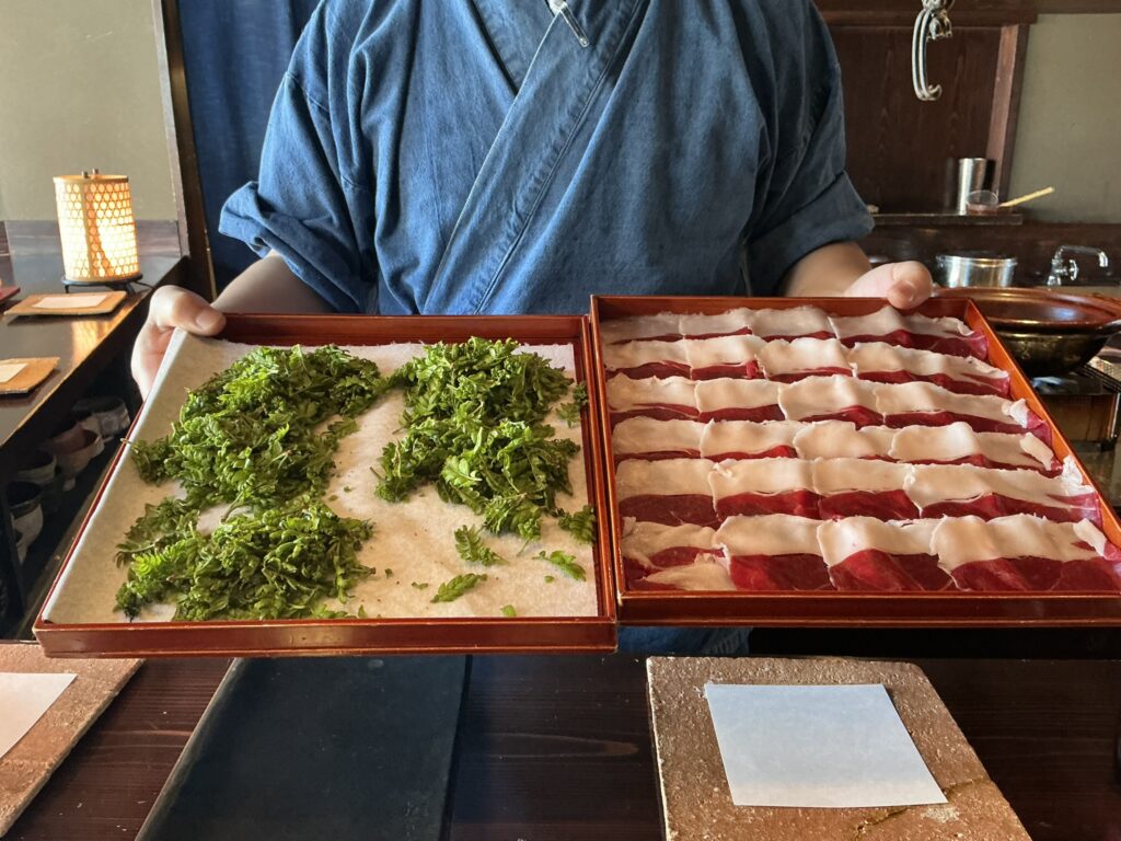 たでの葉のツキノワグマ