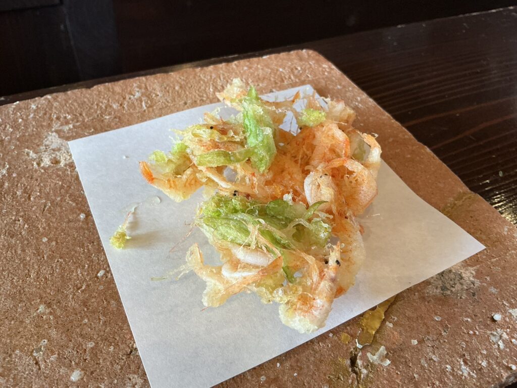 たでの葉の桜海老と蕗の薹