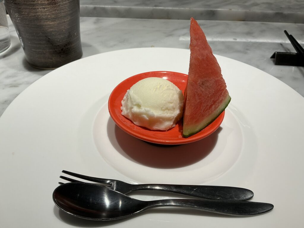 向日葵の塩ミルクアイスと小玉スイカ