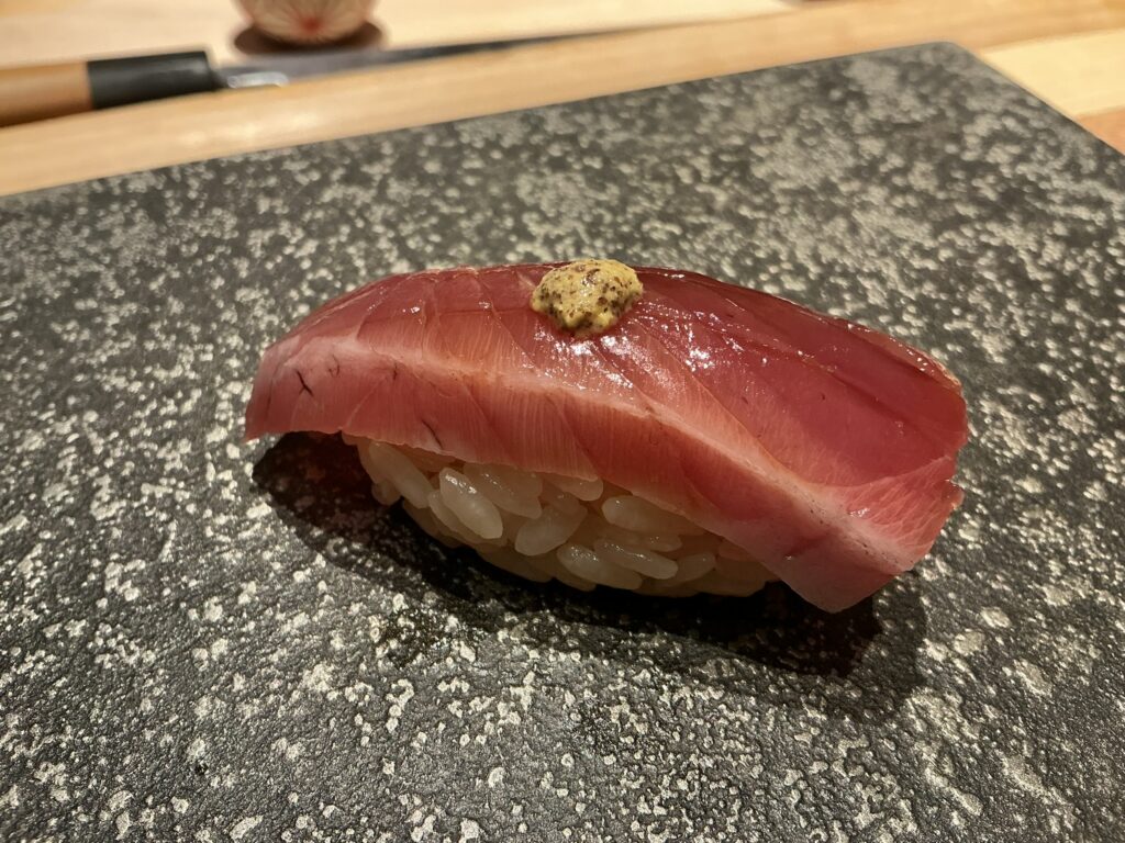 鮨結う紬のカツオ