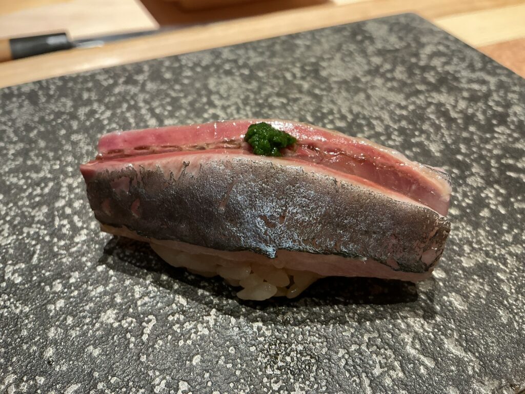 鮨結う紬のアジ