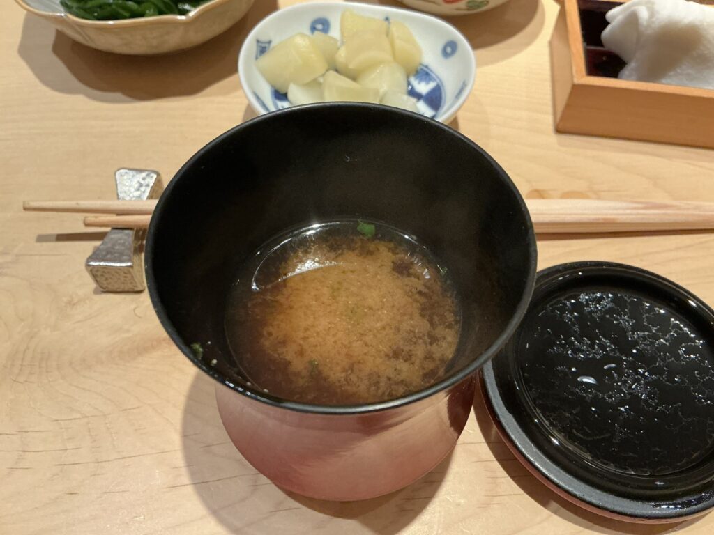 鮨結う紬のお椀