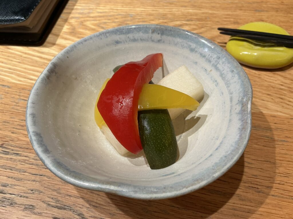 ホルモン焼婁熊東京の自家製ピクルス