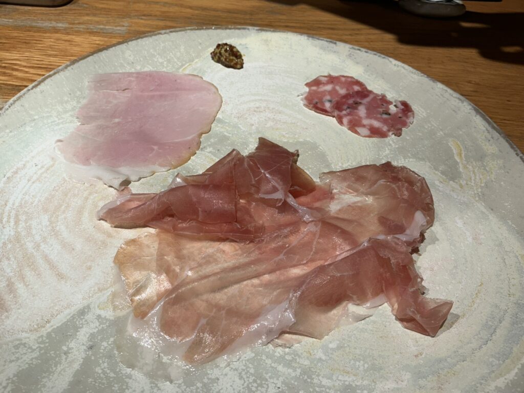 ホルモン焼婁熊東京の本日の前菜シャルキュトリー