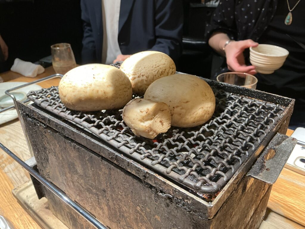 ホルモン焼婁熊東京の名物焼き野菜 「ホワイトジャンボマッシュルーム」