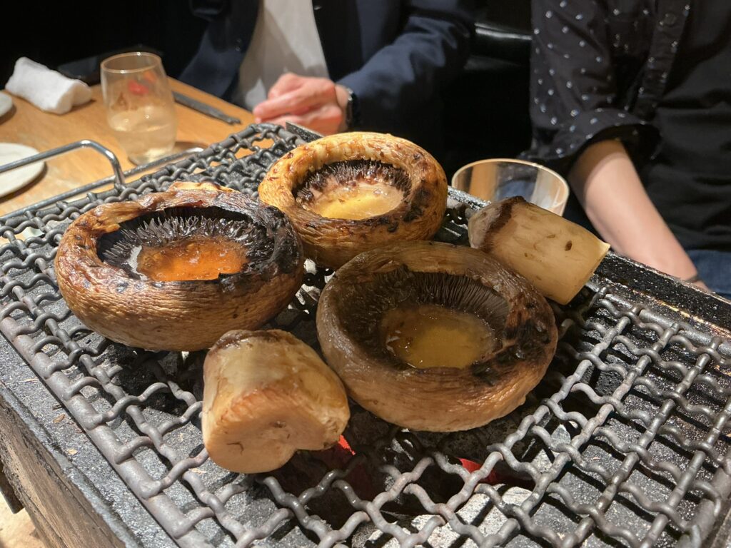 ホルモン焼婁熊東京の名物焼き野菜 「ホワイトジャンボマッシュルーム」