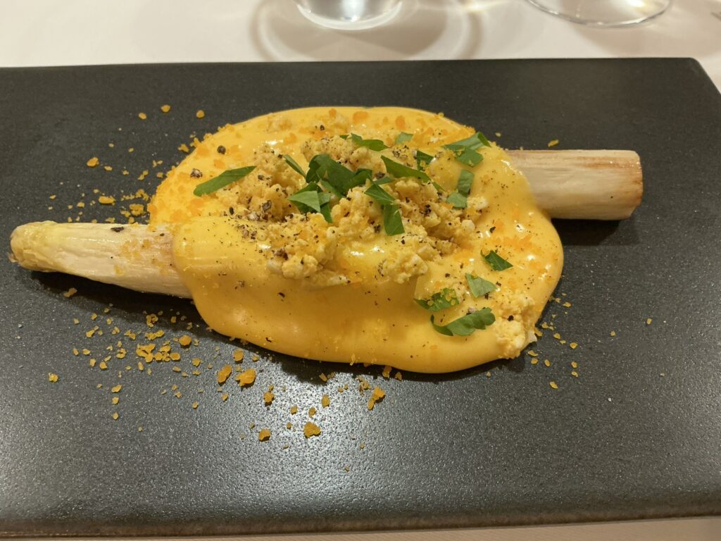 イル プレージョのホワイトアスパラガス バッサネーゼ