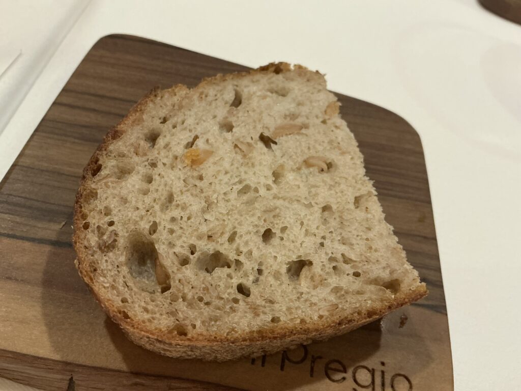 イル プレージョの自家製酵母のパン