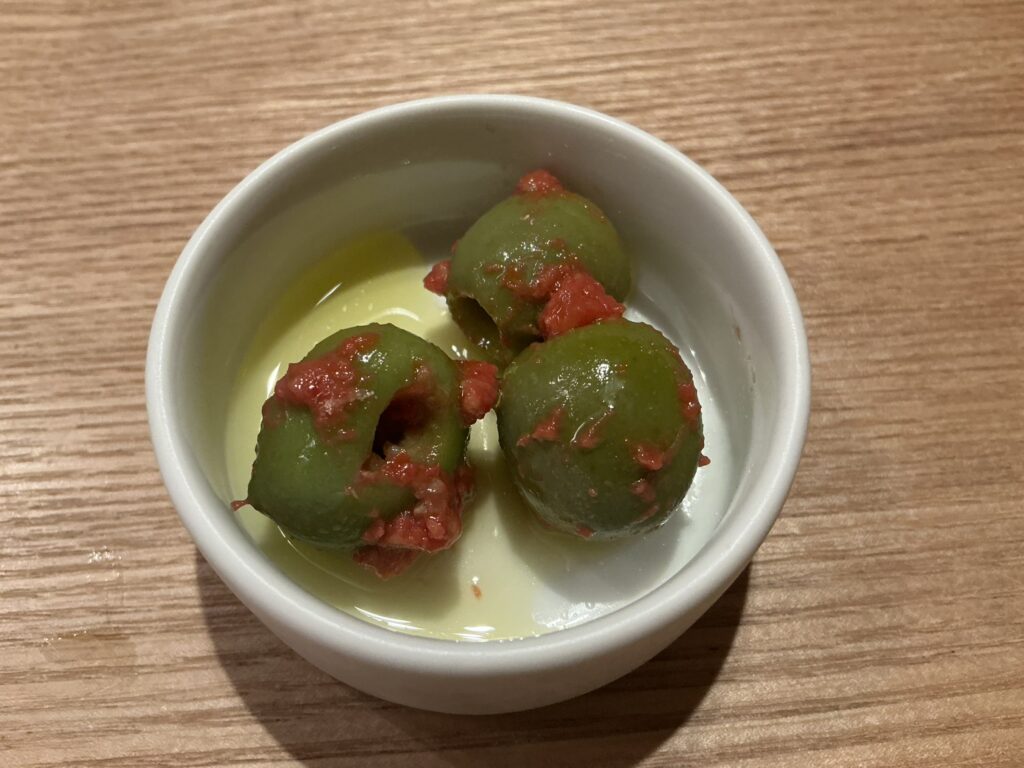 ess.のグリーンオリーブのマリネ