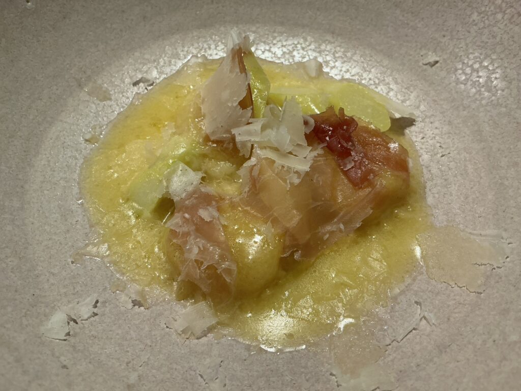 ess.の熟成メークインとブッラータチーズのラビオリ