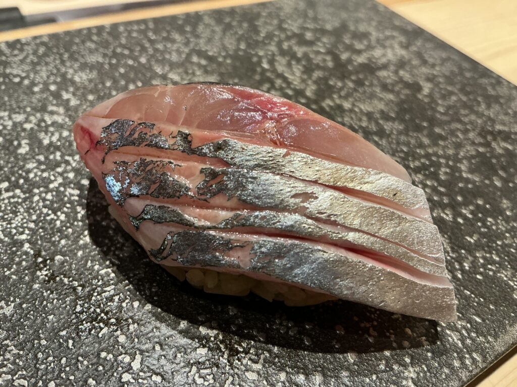 鮨結う紬のアジ