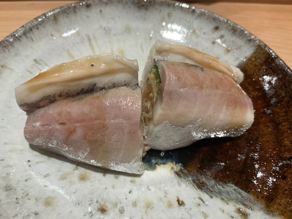 寿司清の酢締めのアジの握り