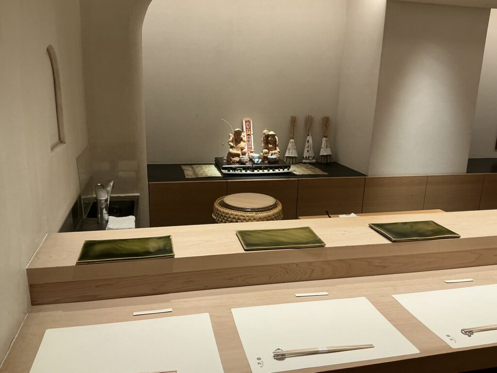鮨みずかみの店内