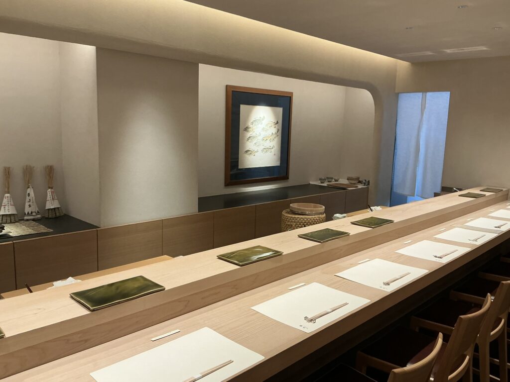 鮨みずかみの店内