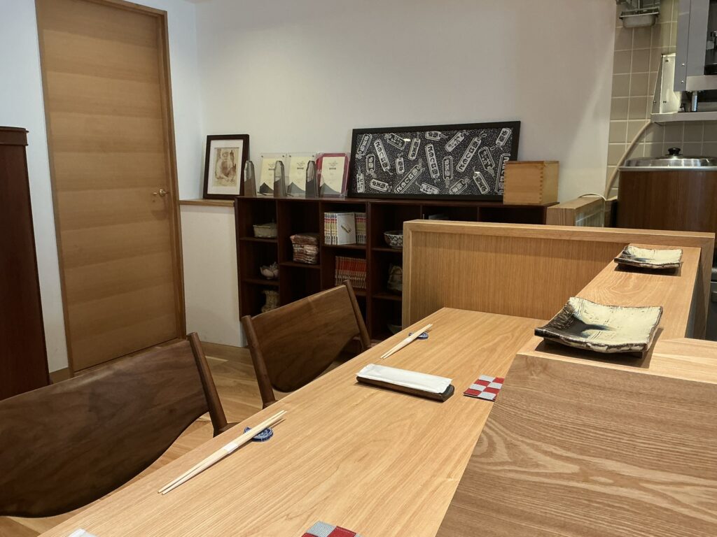 にゅーすてっぷの店内