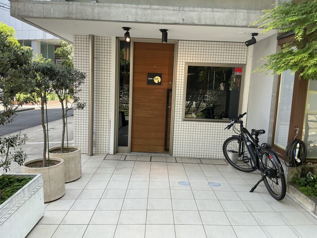 ルナ・エ・ガットの玄関