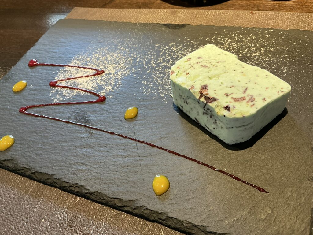ルナ・エ・ガットのチョコミント　セミフレット