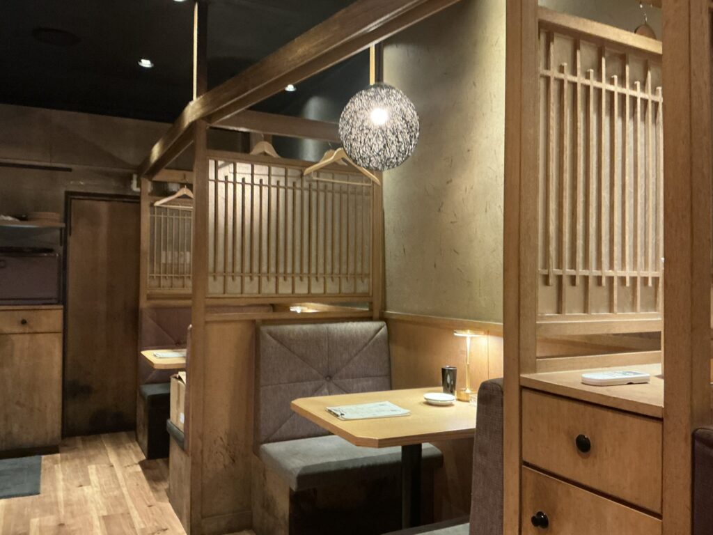 無何有 神鶏の店内