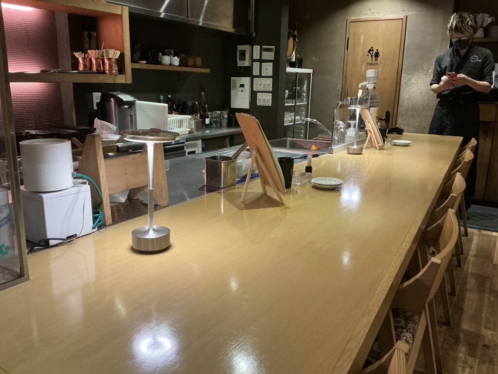 無何有 神鶏の店内