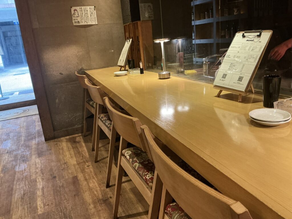 無何有 神鶏の店内
