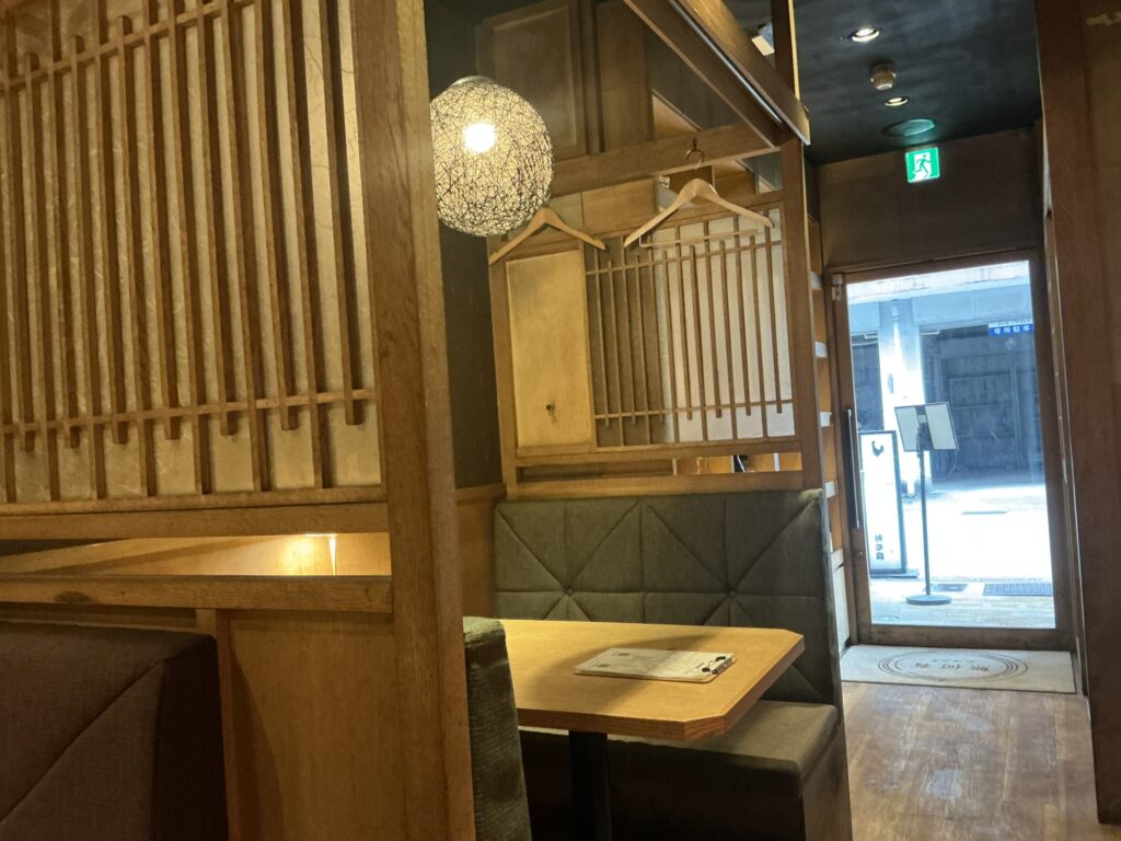 無何有 神鶏の店内
