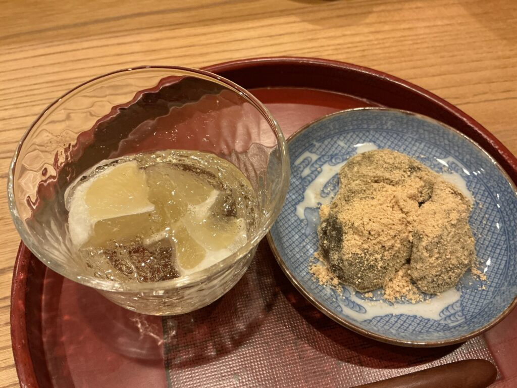 馳走 髙山の日向なつの白ワインのゼリー・黒糖のわらび餅